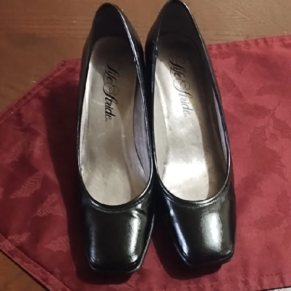 LIFE STRIDE WOMEN SHOES VINTAGE.
